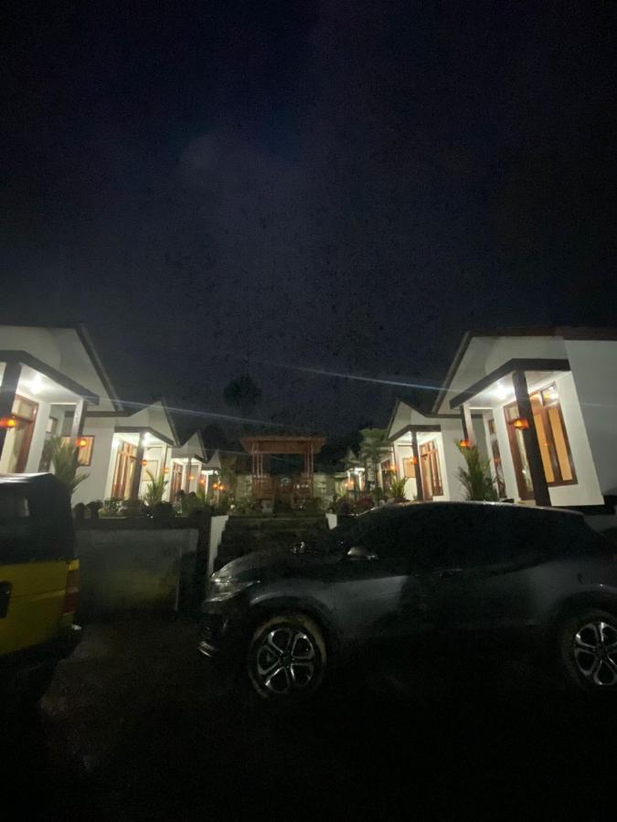 Wisma tamu Madinna Dieng Diyeng