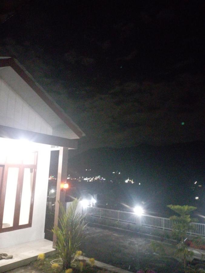 Madinna Dieng Wisma tamu